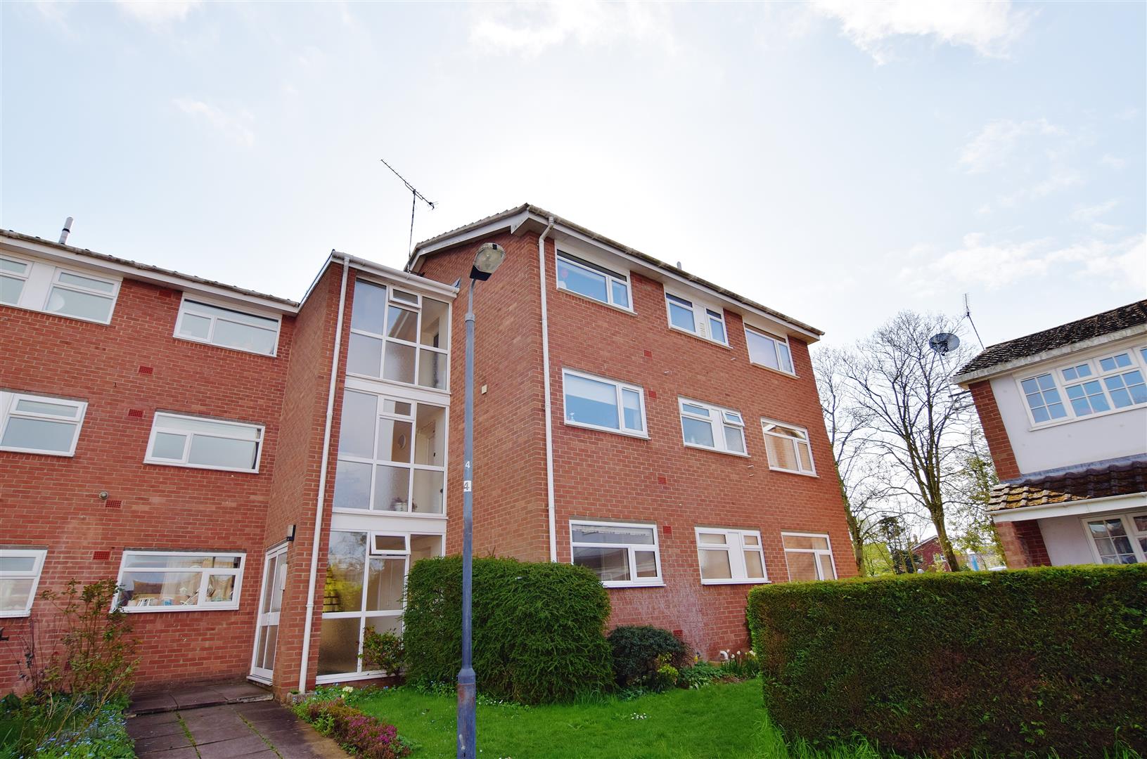 26, Dereham Court, Leamington Spa